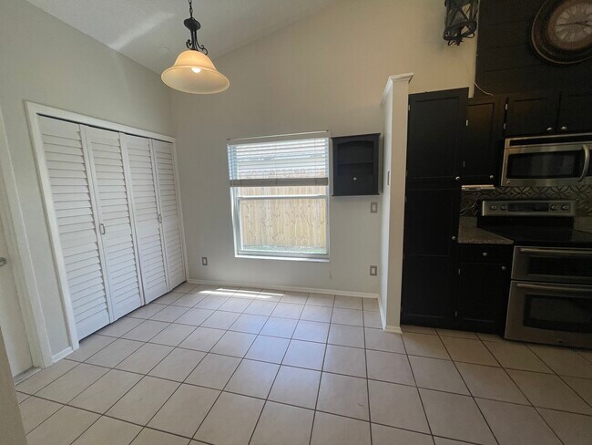 Foto del edificio - 450 Queensbridge Dr