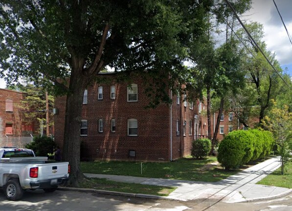 Primary Photo - Private room in 2 bedroom Washington Apart...
