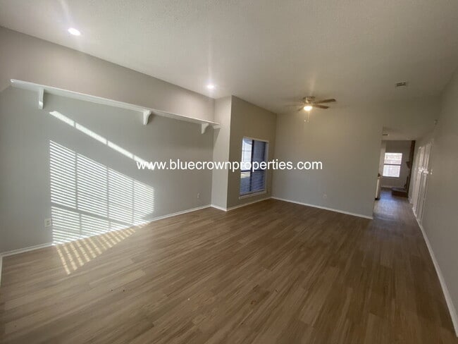 Building Photo - 1212 Case Dr