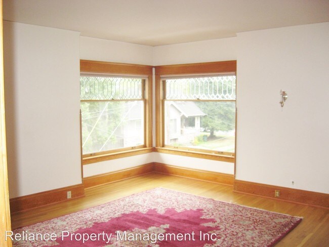 Building Photo - 1608 NE Halsey St
