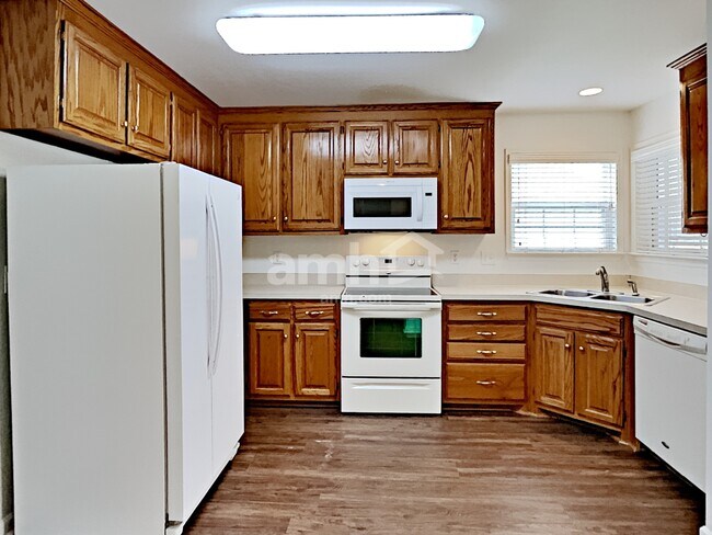 Foto del edificio - 1914 Amacher Dr