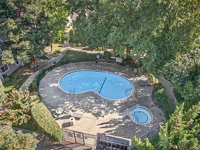 Building Photo - Move-In Ready 1-Bedroom Condo in Cobblestone Glen – $1,495 SEE VIDEO