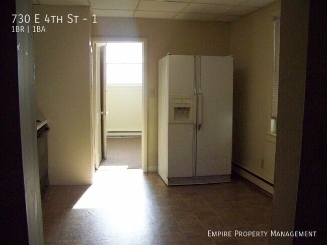 Building Photo - 1st Floor: 1 Bedroom/ 1 Bathroom Apartment...