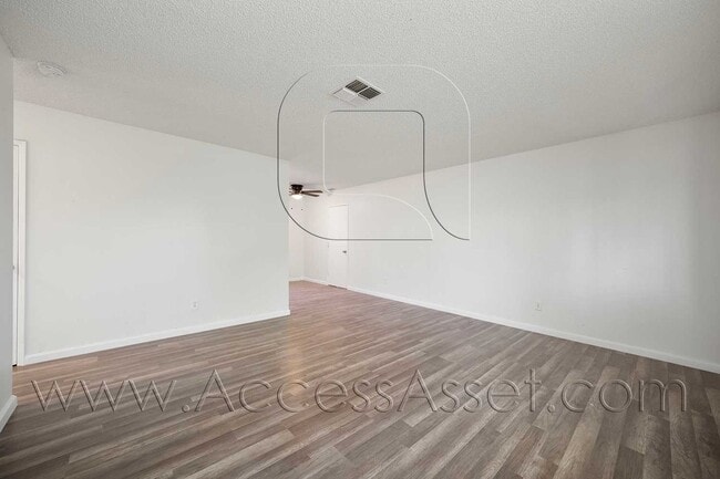 Foto del edificio - Single-Story 3BR Home with Garage & Fully Fenced Yard