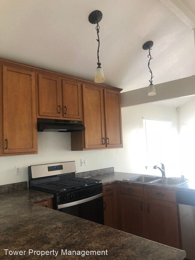 Building Photo - 4 br, 2 bath House - 416 Simi Place