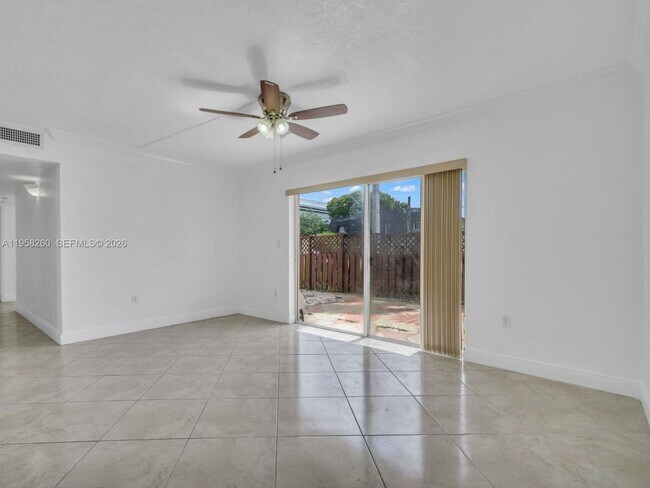 Foto del edificio - 8601 SW 94th St