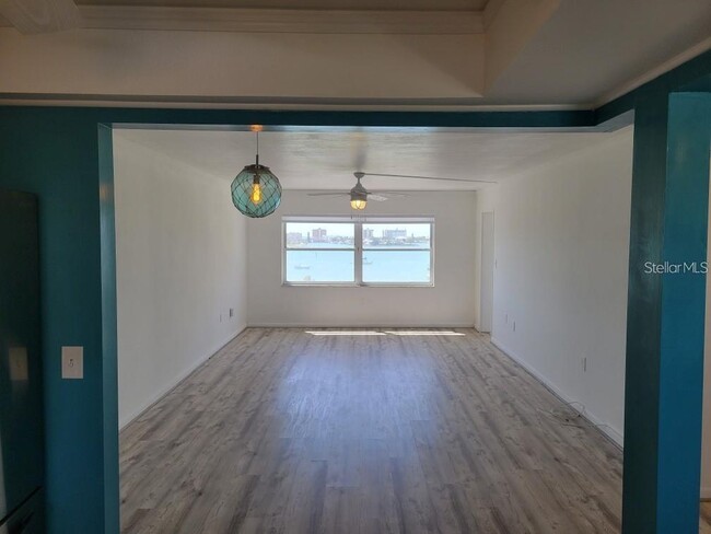 Building Photo - 4550 Cove Cir