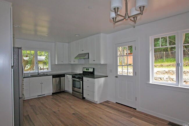 Foto del edificio - 10 Rock Ridge Rd