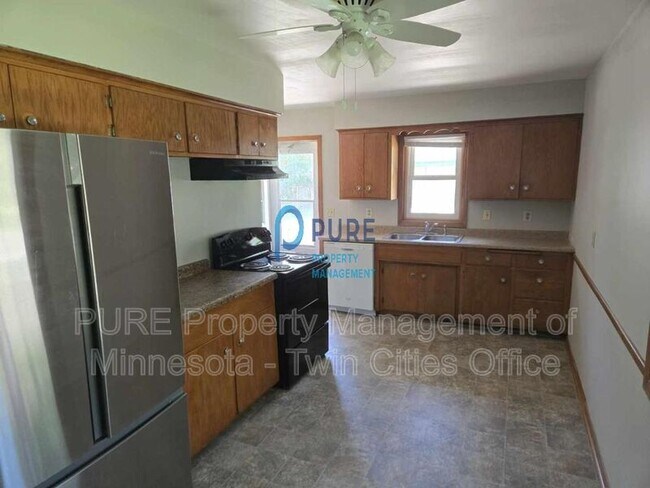 Building Photo - 5639 N Girard Ave