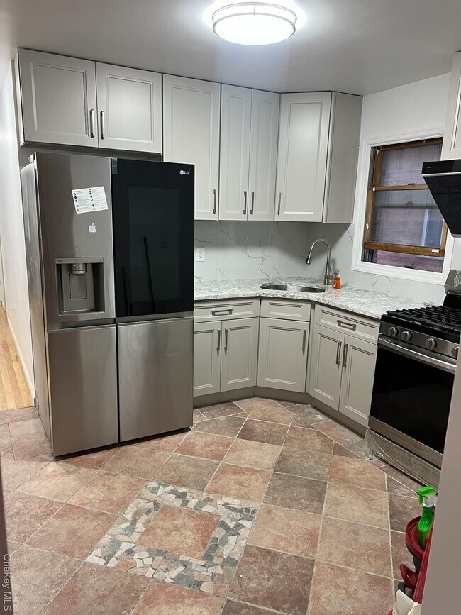 Foto del edificio - 196-54 44th Ave