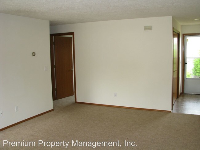 Building Photo - 5112 Skyline Village Loop S