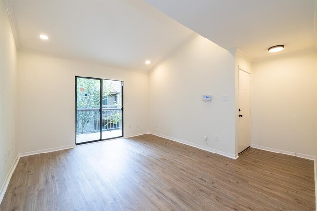 Building Photo - 10049 Westpark Dr