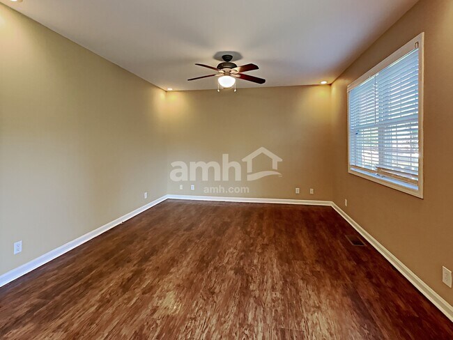 Foto del edificio - 1602 Solitude Ct