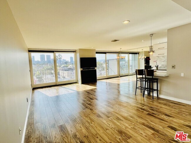 Building Photo - 450 S Maple Dr