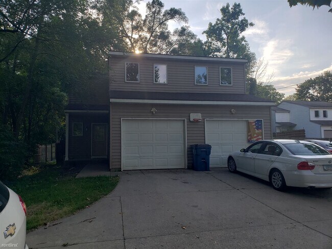 Building Photo - 3 br, 1.5 bath Duplex - 166 Lamoreaux Dr N...