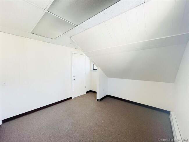 Building Photo - 425 Montauk Ave