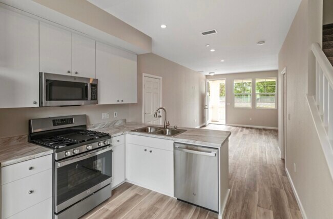 Building Photo - 2253 Vanderford Dr