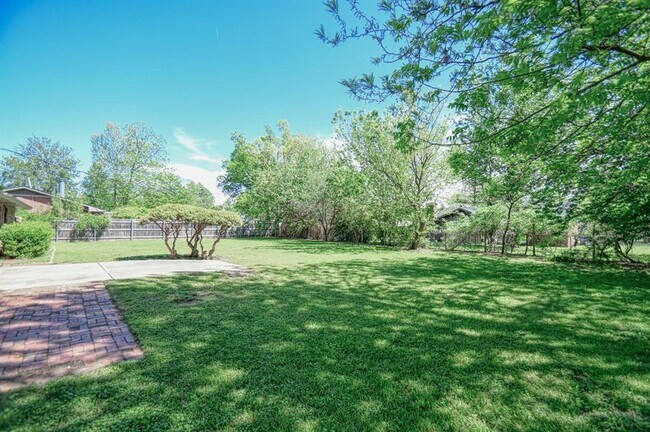 Foto del edificio - 824 Oakbrook Dr