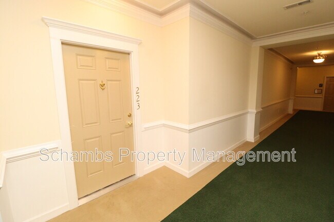 Foto del edificio - 223 Eyam Hall Ln