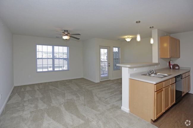 2BR, 2BA - 876 SF - RIVER GLEN I