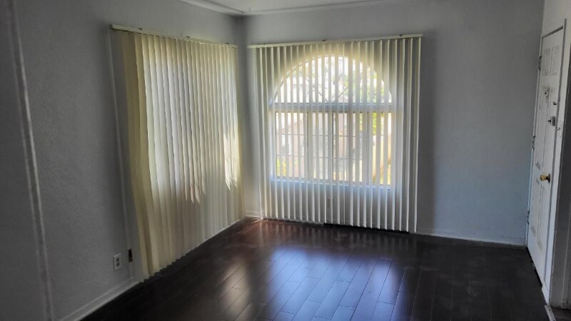 Primary Photo - 5130 1/2 Ruthelen St