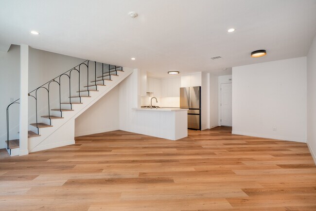 Building Photo - 2402 Aviation Blvd