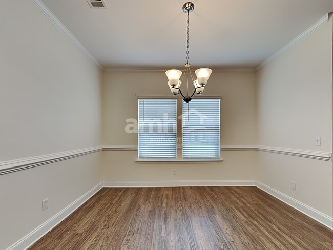 Foto del edificio - 215 Dogwood Cir