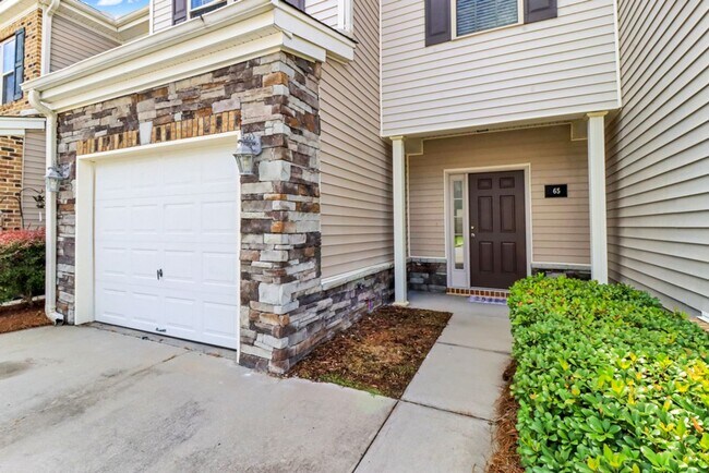 Foto del edificio - 3 Bed, 2. 5 Bath Like New Townhome in Richmond Hill