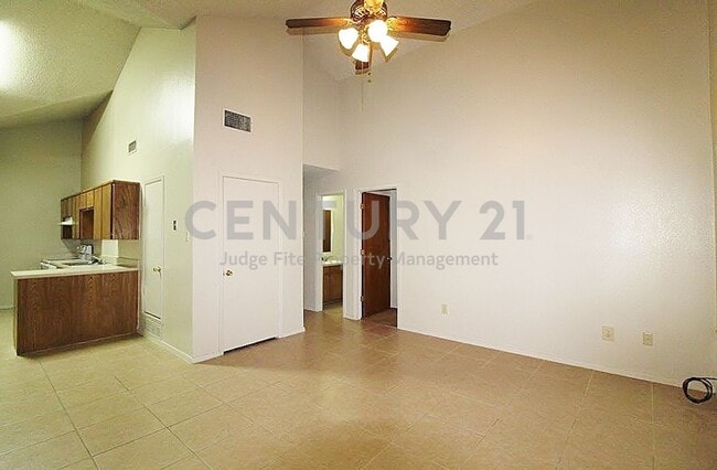 Building Photo - 1110 Curtis Dr