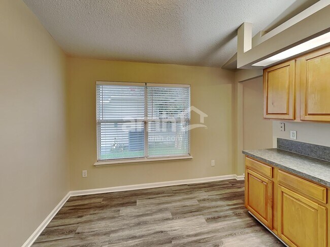 Foto del edificio - 145 Johns Glen Dr