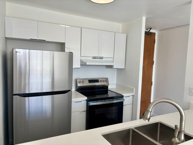 Foto del edificio - AVAILABLE NOW | Fully Renovated One Bedroo...