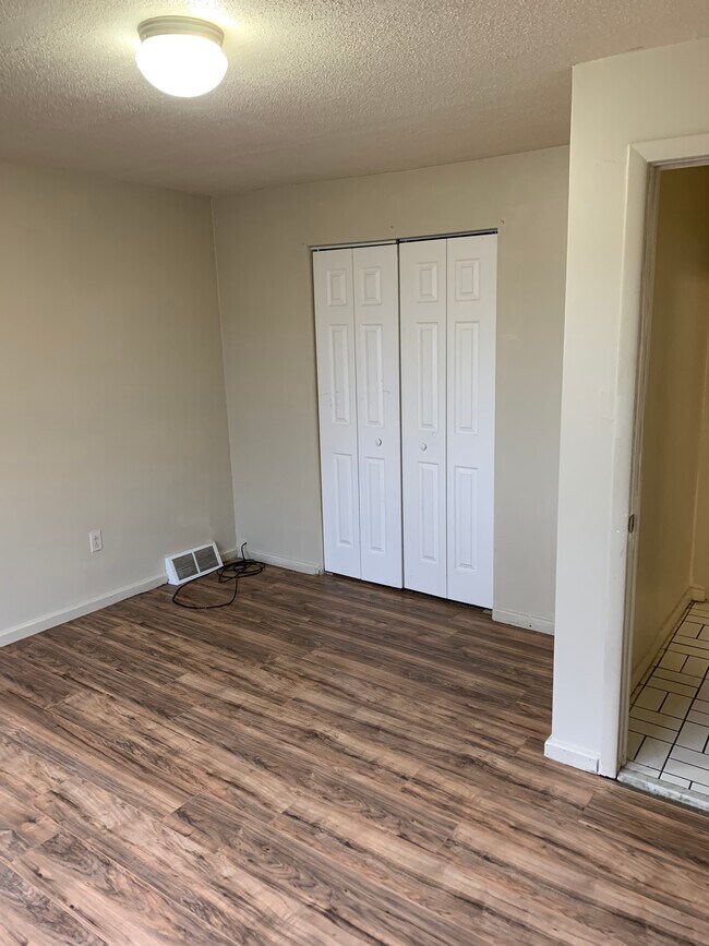 Foto del edificio - 260 Watson Blvd