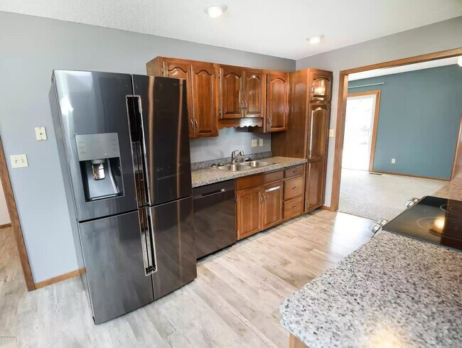 Foto del edificio - 3411 Cherry Lynn Dr