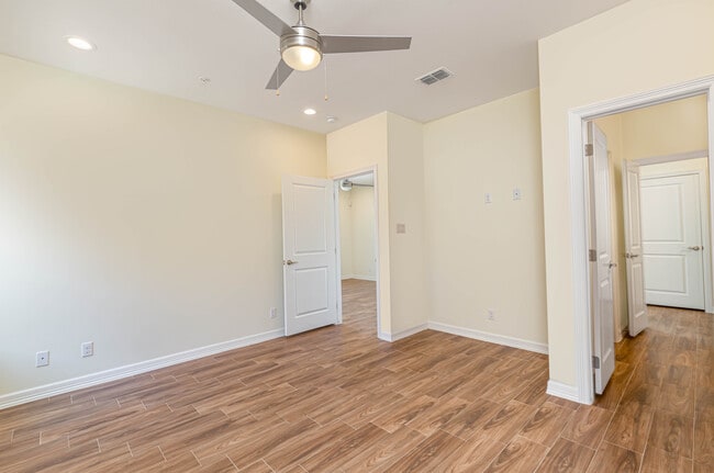 Building Photo - Costa Alegre