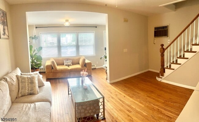 Building Photo - 416 Davis Ave