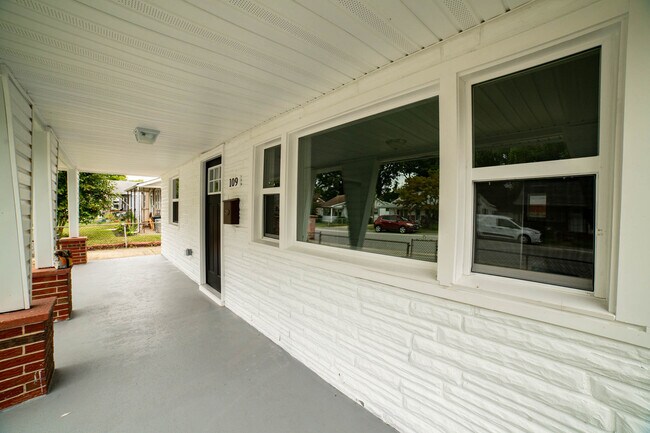 Building Photo - 109 Yawmeter Dr