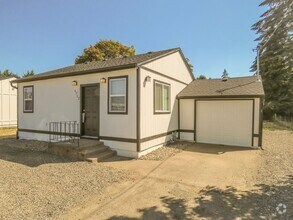 Building Photo - 4702 Lancaster Dr NE