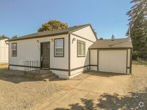 Building Photo - 4702 Lancaster Dr NE