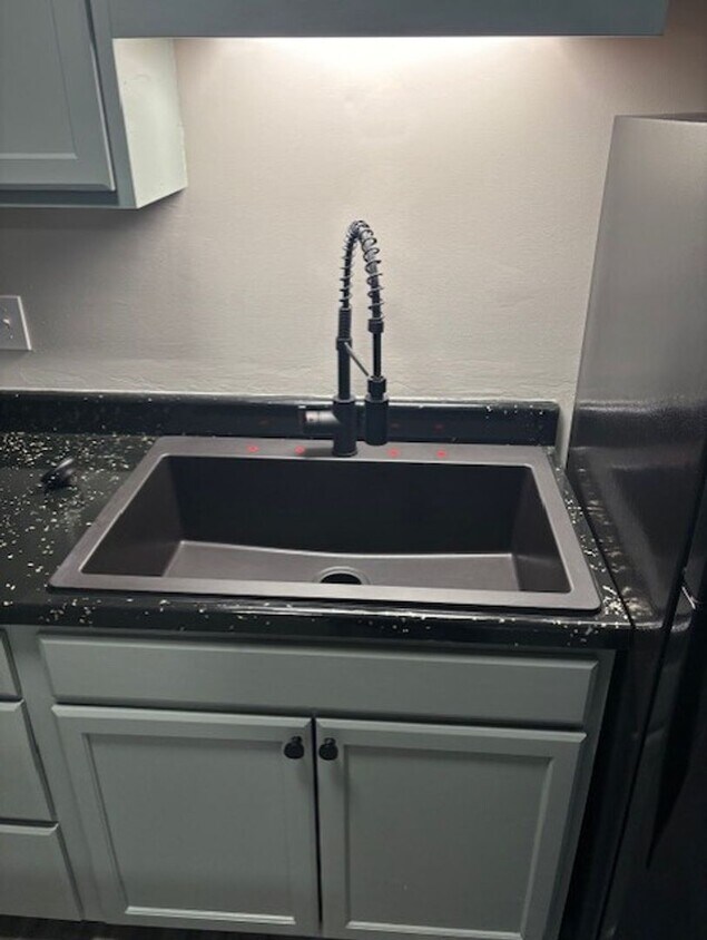 Foto del edificio - Camden Pointe Apartments