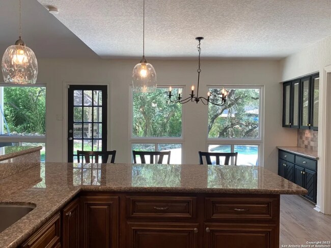 Foto del edificio - 2015 Encino Valley St