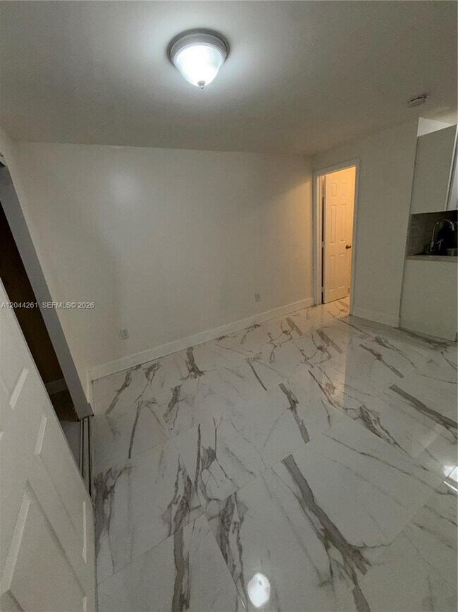 Foto del edificio - 6497 W 8th Ln