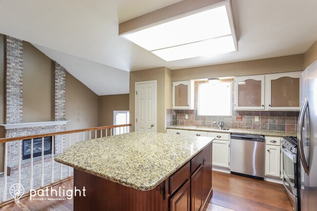 Foto del edificio - 920 Royal Crown Ln, Colorado Springs, CO, ...