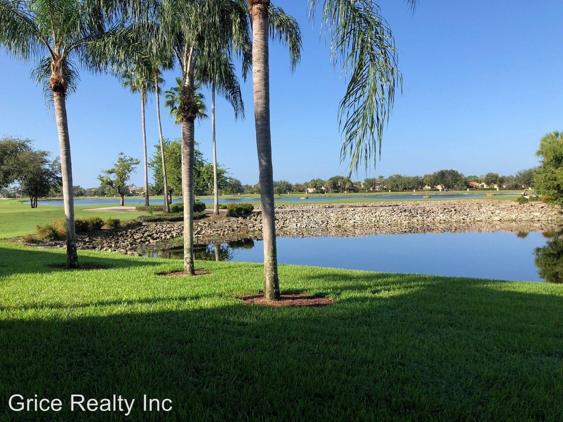 1977 Crestview Way Unit 142, Naples, FL 34119 Apartment for Rent in