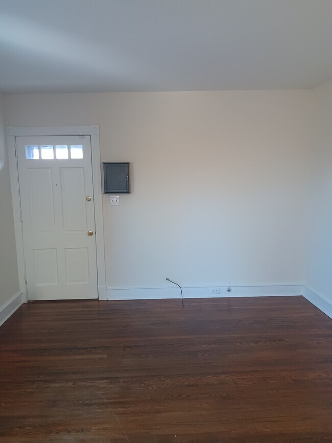 Building Photo - 316 N Stanwick Rd