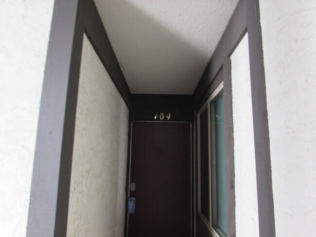 Foto del edificio - 3150 Lakeside Dr