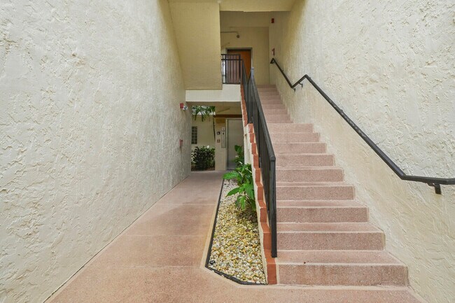 Foto del edificio - 5155 Europa Dr