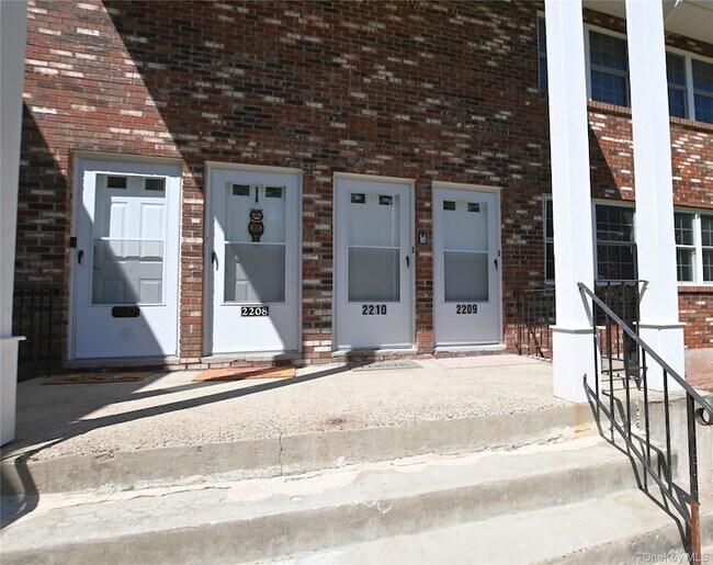 Foto del edificio - 276 Temple Hill Rd