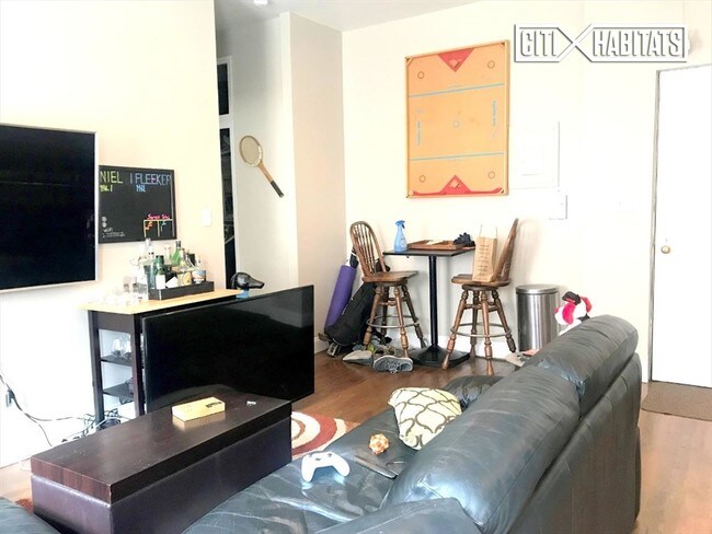 Foto del edificio - 235 E 4th St
