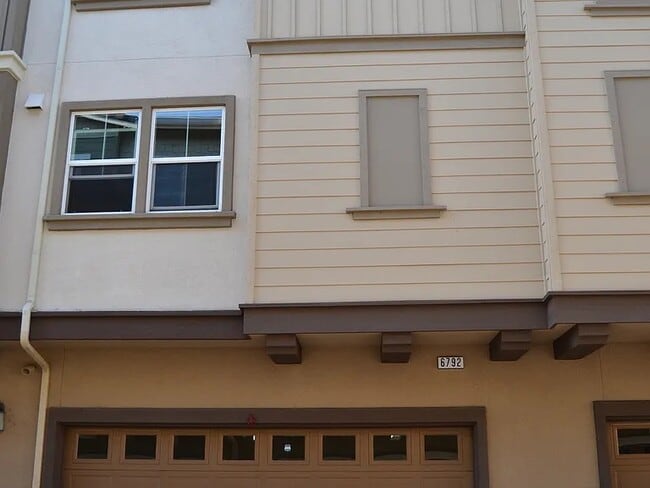 Building Photo - 6792 S Mariposa Ln
