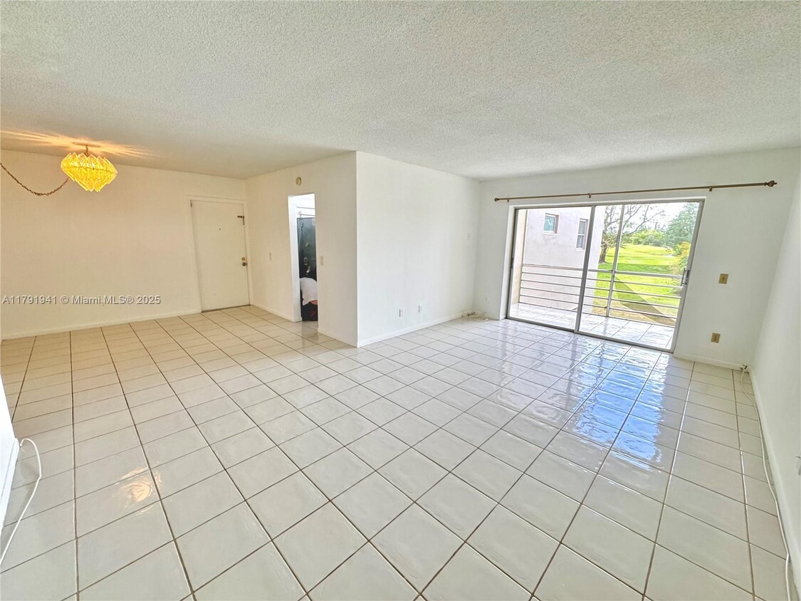 Foto principal - 2495 SW 82nd Ave